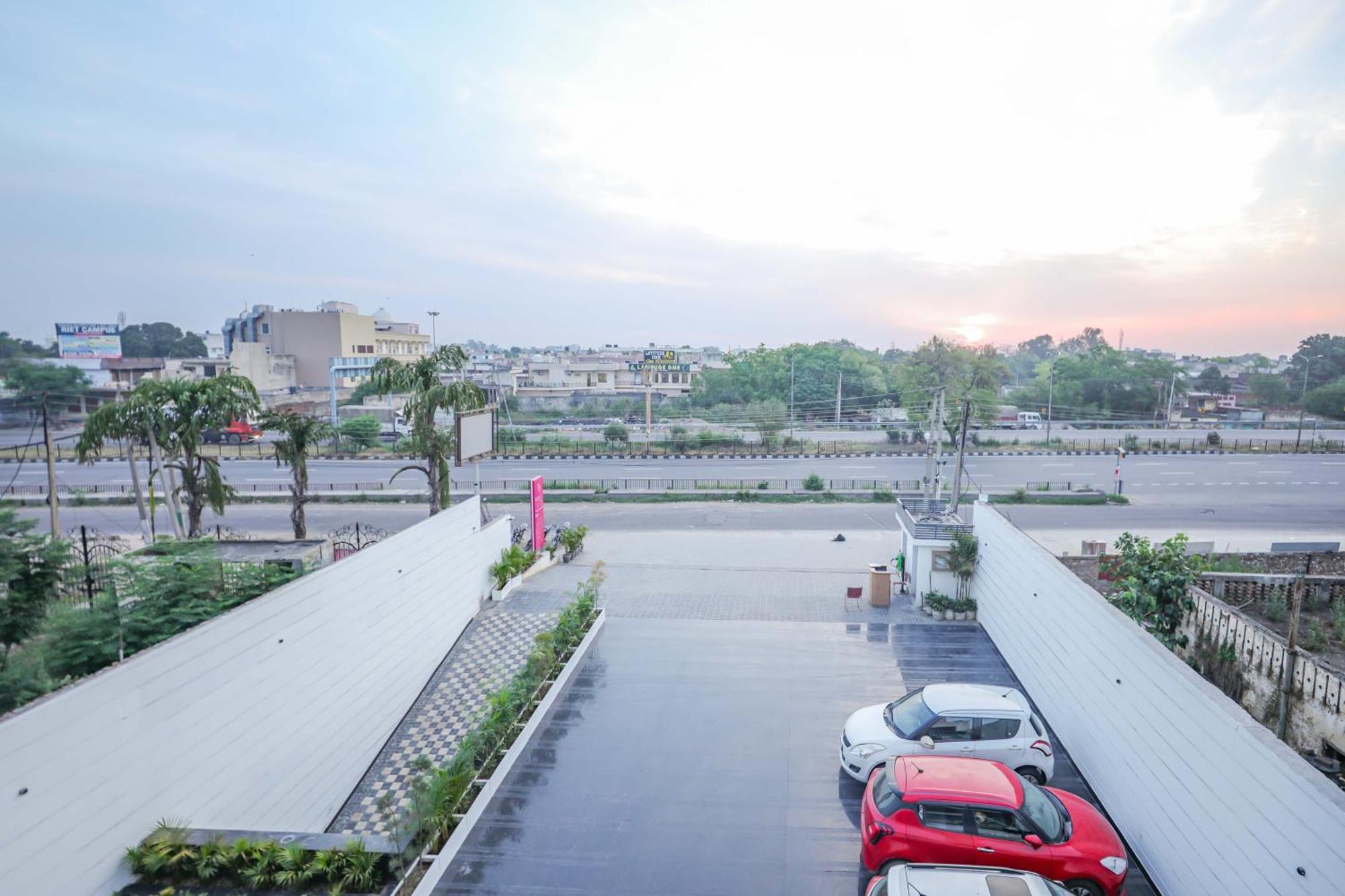 Regenta Place Phagwara By Royal Orchid Hotels Limited Exterior foto